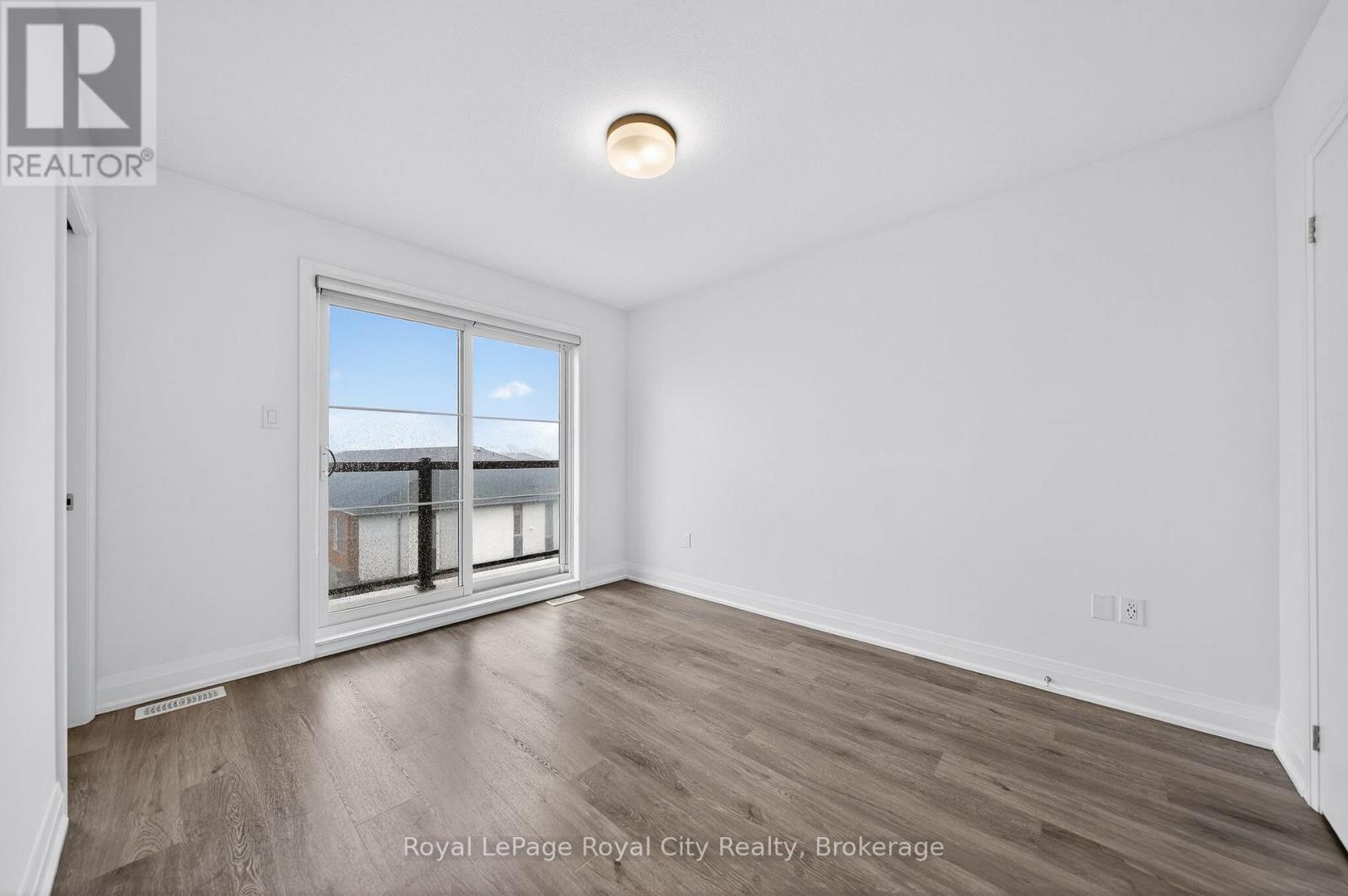 












1 - 150 HURON STREET

,
Guelph (St. Patrick's Ward),




Ontario
N1G4Y1

