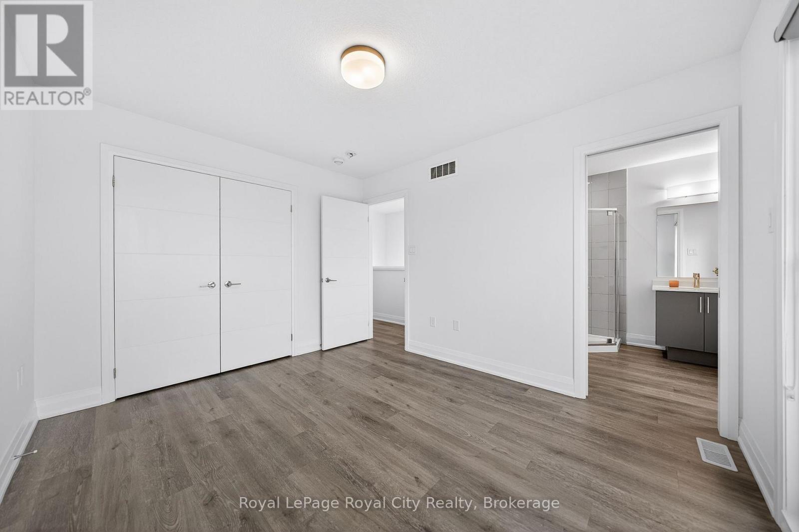 












1 - 150 HURON STREET

,
Guelph (St. Patrick's Ward),




Ontario
N1G4Y1

