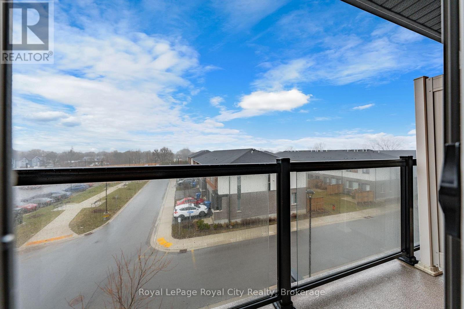 












1 - 150 HURON STREET

,
Guelph (St. Patrick's Ward),




Ontario
N1G4Y1


