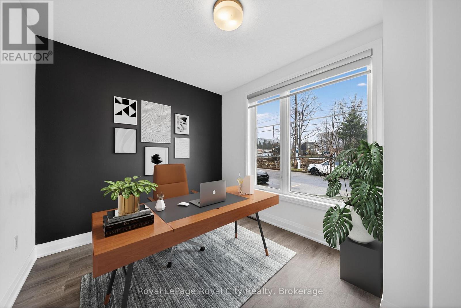 












1 - 150 HURON STREET

,
Guelph (St. Patrick's Ward),




Ontario
N1G4Y1

