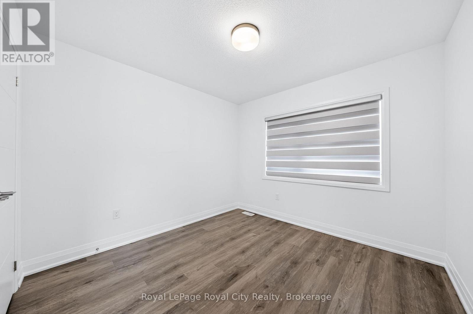 












1 - 150 HURON STREET

,
Guelph (St. Patrick's Ward),




Ontario
N1G4Y1

