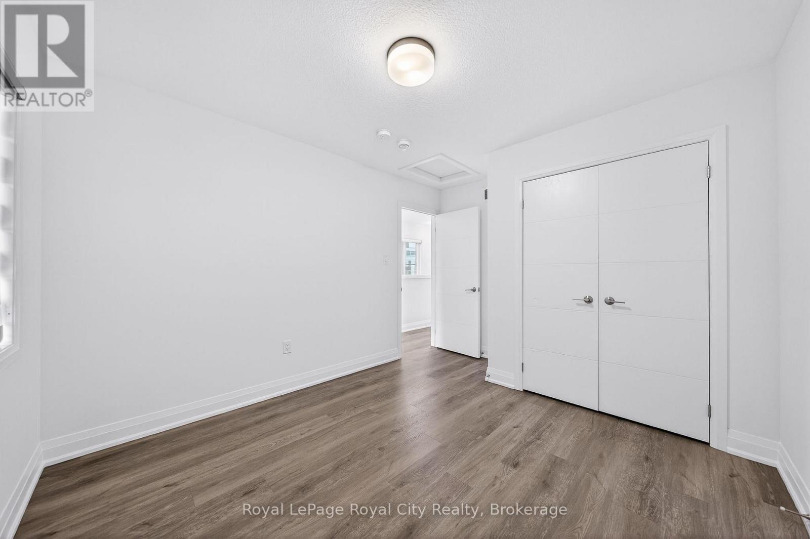 












1 - 150 HURON STREET

,
Guelph (St. Patrick's Ward),




Ontario
N1G4Y1

