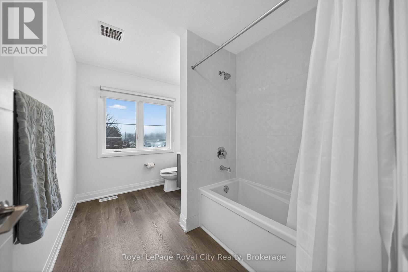 












1 - 150 HURON STREET

,
Guelph (St. Patrick's Ward),




Ontario
N1G4Y1

