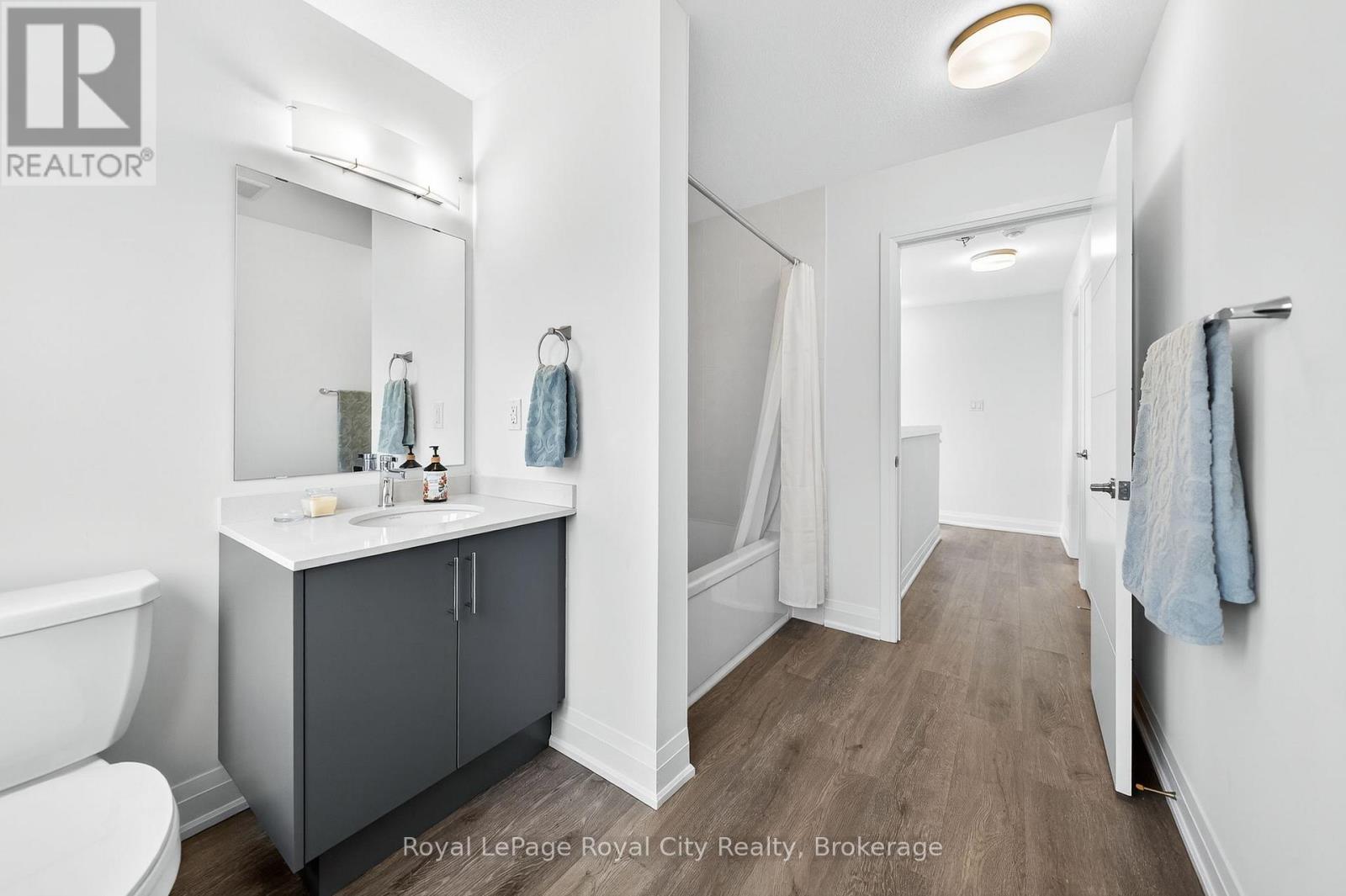 












1 - 150 HURON STREET

,
Guelph (St. Patrick's Ward),




Ontario
N1G4Y1

