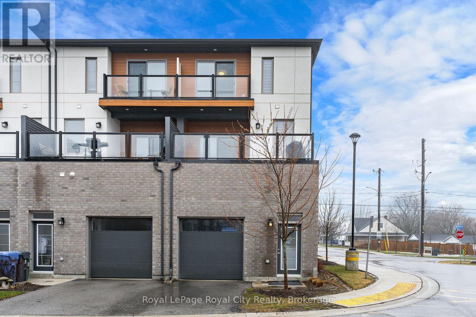 












1 - 150 HURON STREET

,
Guelph (St. Patrick's Ward),




Ontario
N1G4Y1

