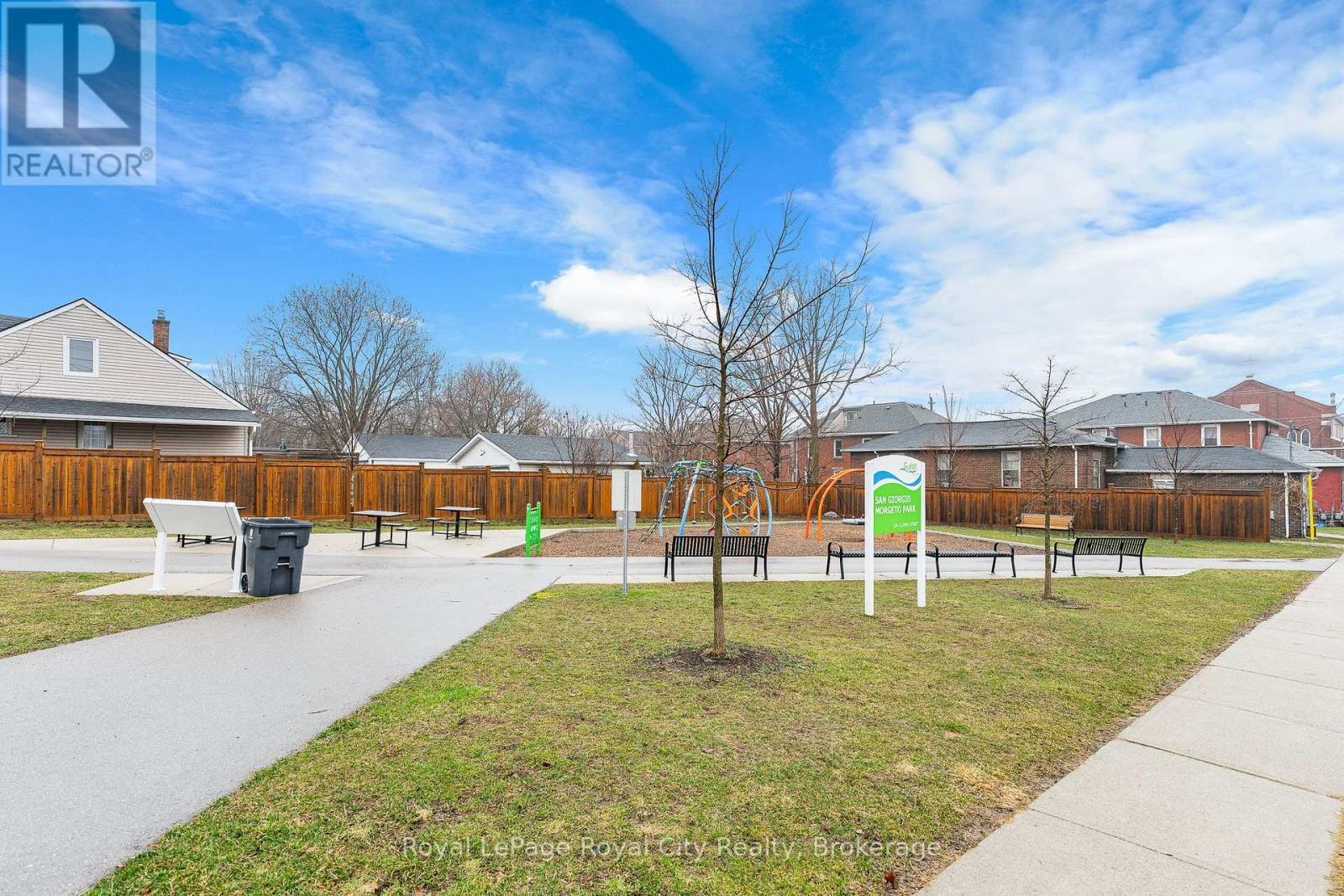 












1 - 150 HURON STREET

,
Guelph (St. Patrick's Ward),




Ontario
N1G4Y1

