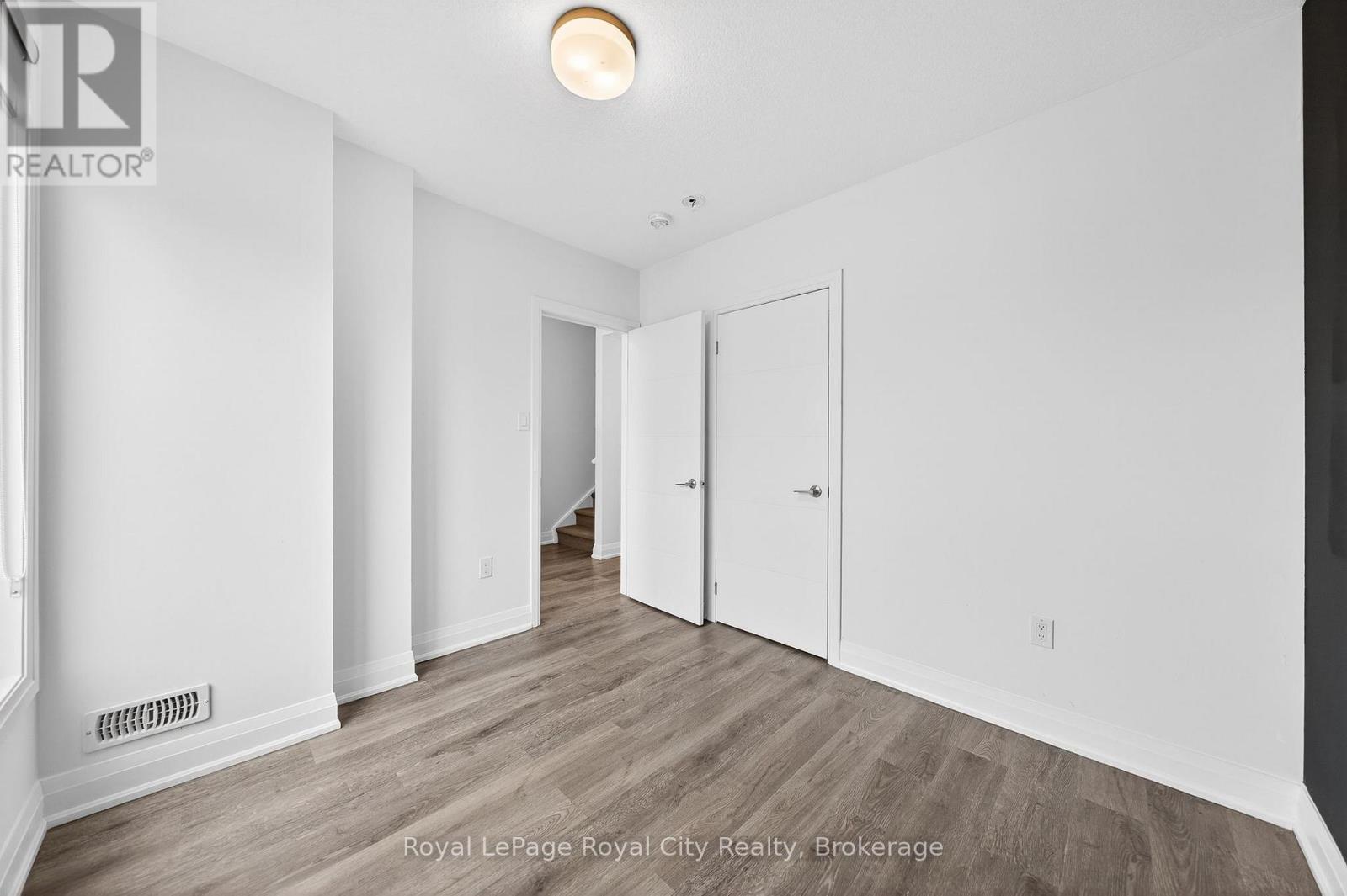 












1 - 150 HURON STREET

,
Guelph (St. Patrick's Ward),




Ontario
N1G4Y1

