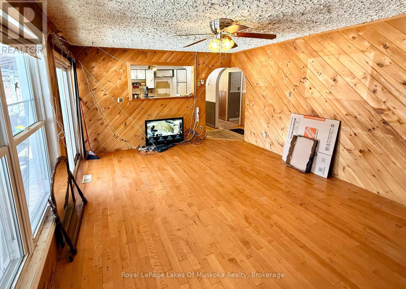 












1071 NAISMITH ROAD

,
Bracebridge (Macaulay),




Ontario
P1L1X4

