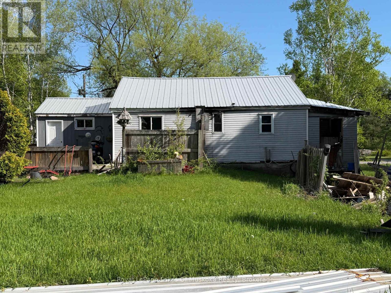 












1071 NAISMITH ROAD

,
Bracebridge (Macaulay),




Ontario
P1L1X4

