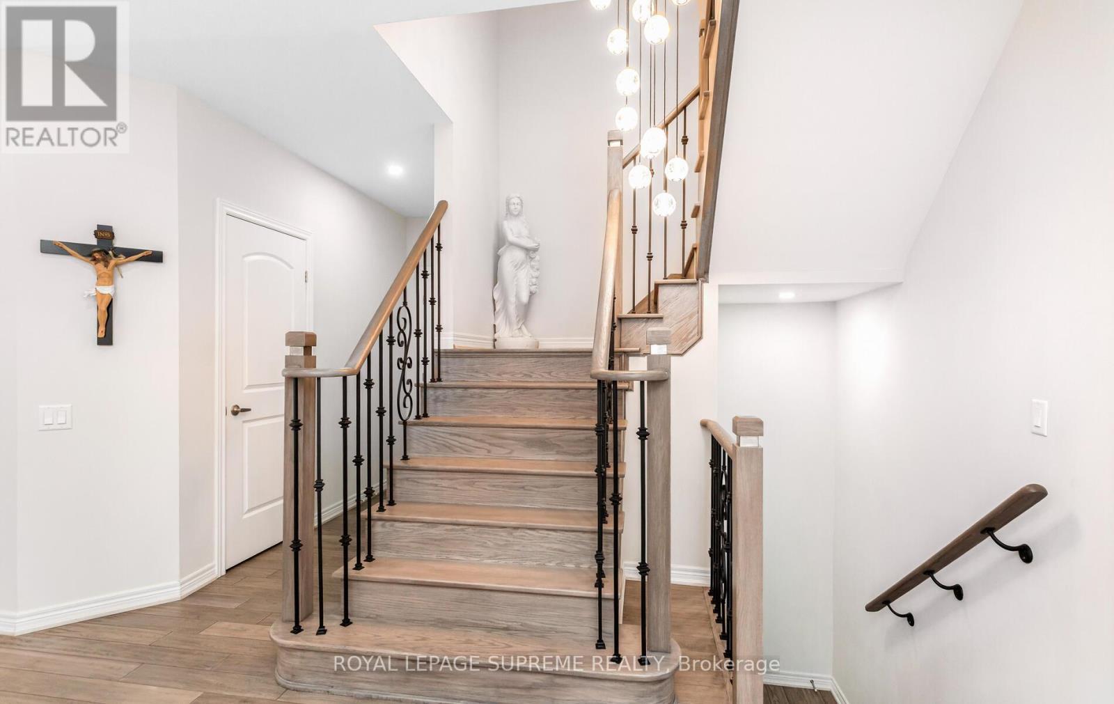 












95 SELBY CRESCENT

,
Bradford West Gwillimbury,




Ontario
L3Z0V3

