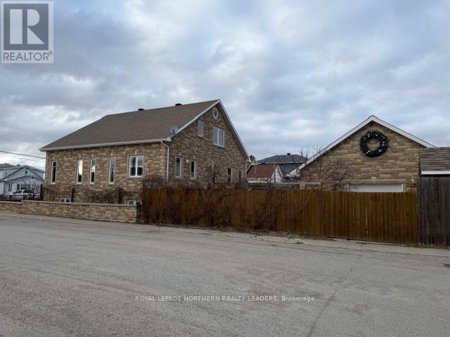 












268 TOKE STREET

,
Timmins (TNE - Hill District),




Ontario
P4N6V1

