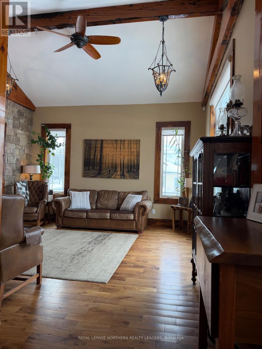 












268 TOKE STREET

,
Timmins (TNE - Hill District),




Ontario
P4N6V1

