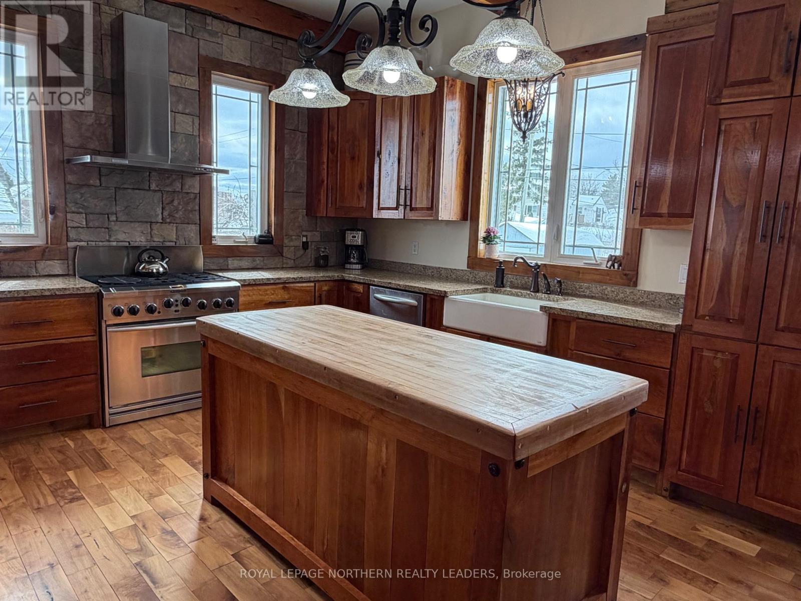 












268 TOKE STREET

,
Timmins (TNE - Hill District),




Ontario
P4N6V1

