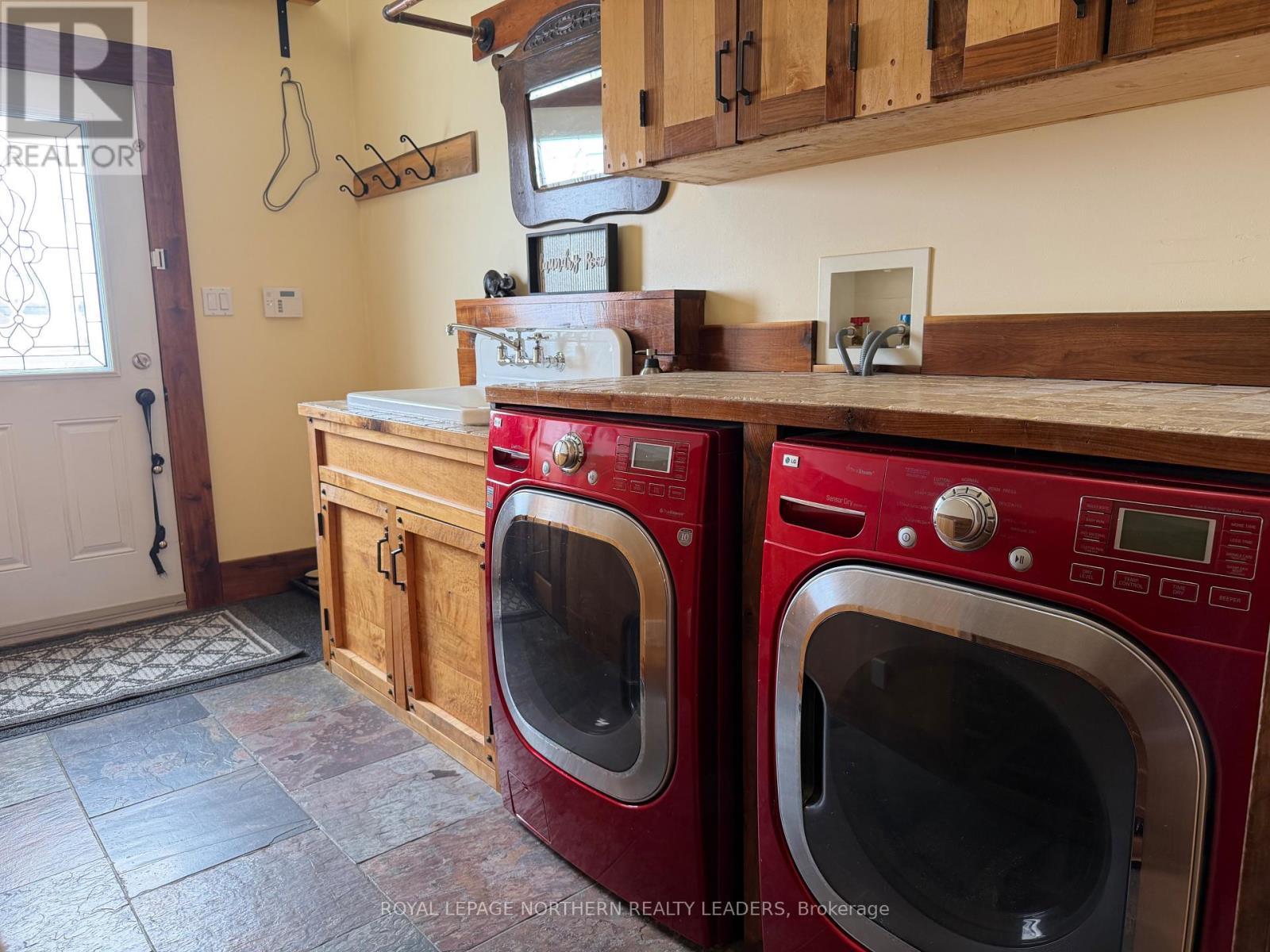 












268 TOKE STREET

,
Timmins (TNE - Hill District),




Ontario
P4N6V1

