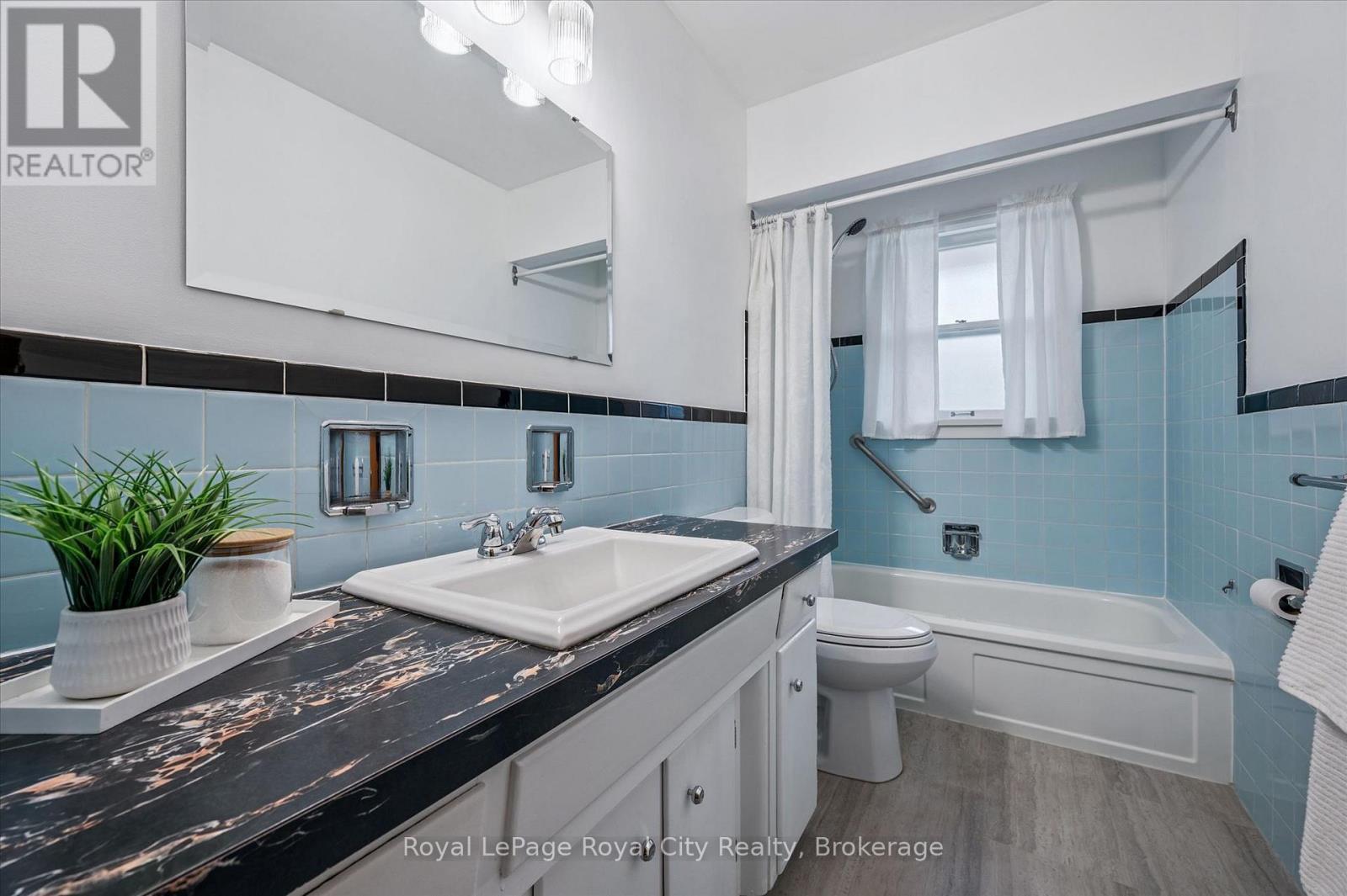 












10 PAUL AVENUE

,
Guelph (General Hospital),




Ontario
N1E1S2

