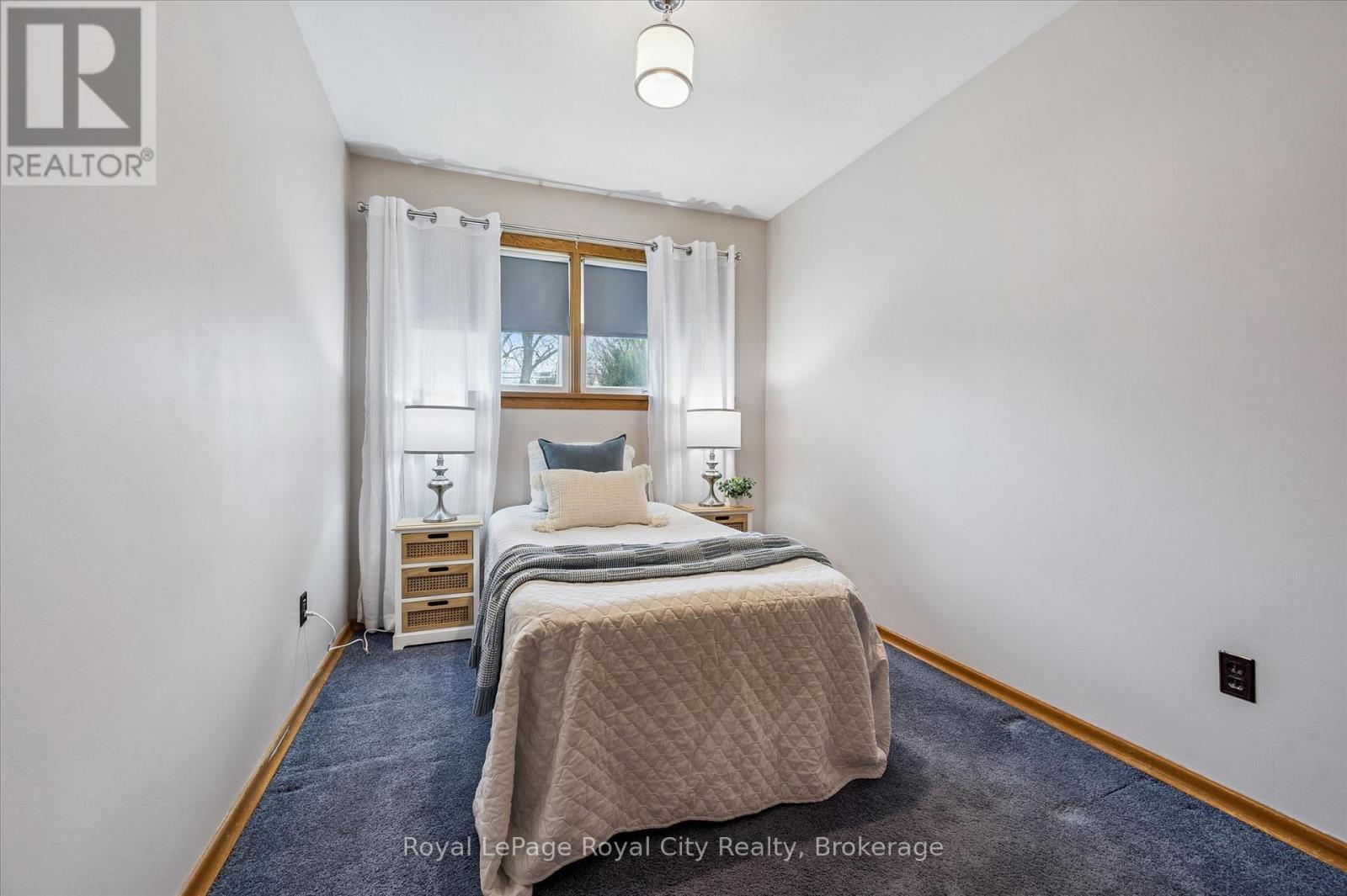 












10 PAUL AVENUE

,
Guelph (General Hospital),




Ontario
N1E1S2

