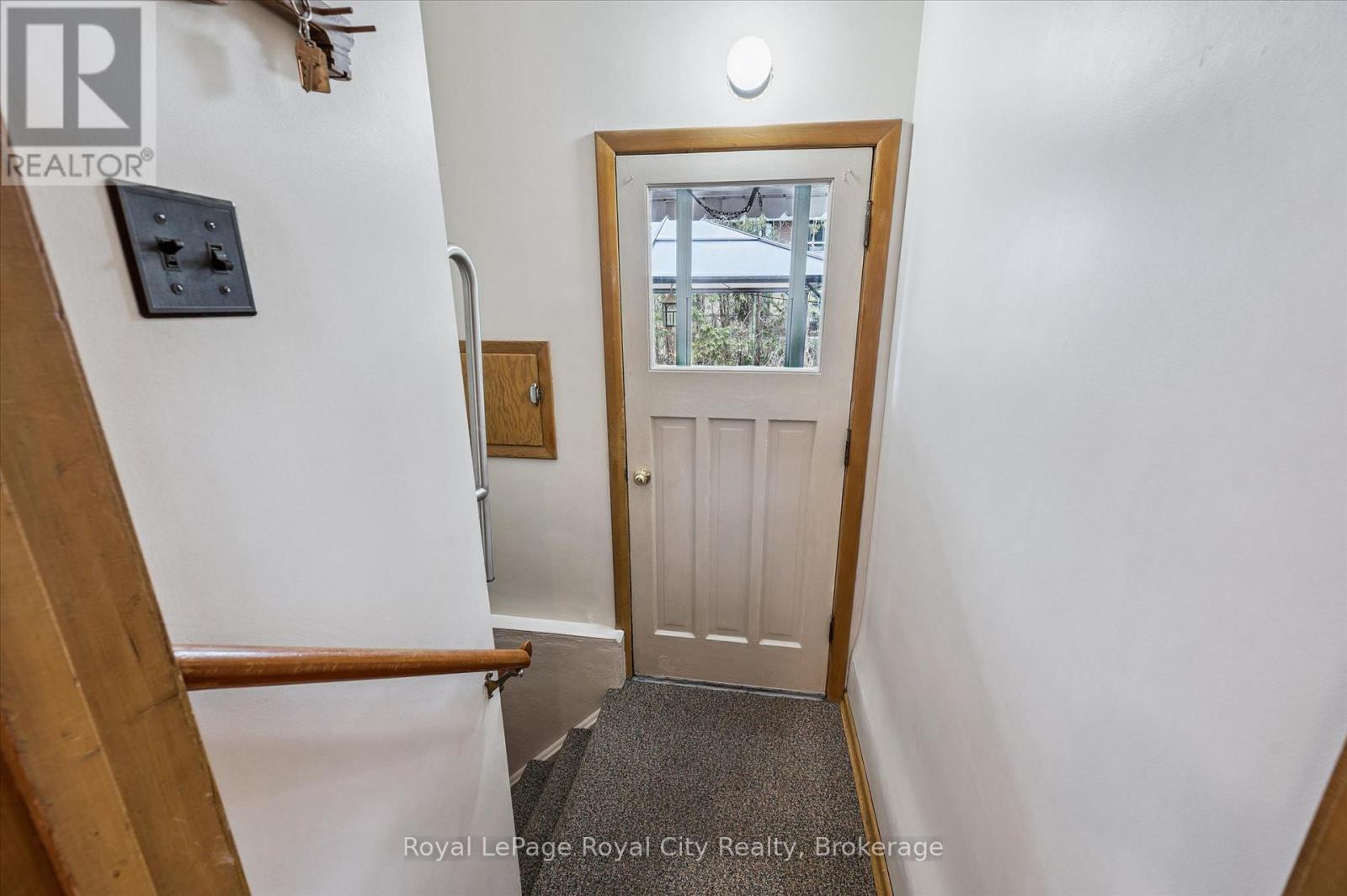 












10 PAUL AVENUE

,
Guelph (General Hospital),




Ontario
N1E1S2

