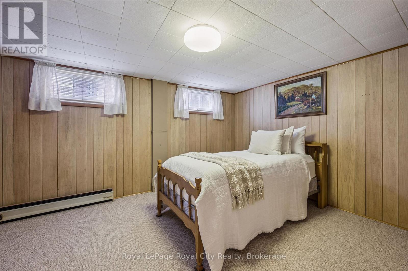 












10 PAUL AVENUE

,
Guelph (General Hospital),




Ontario
N1E1S2

