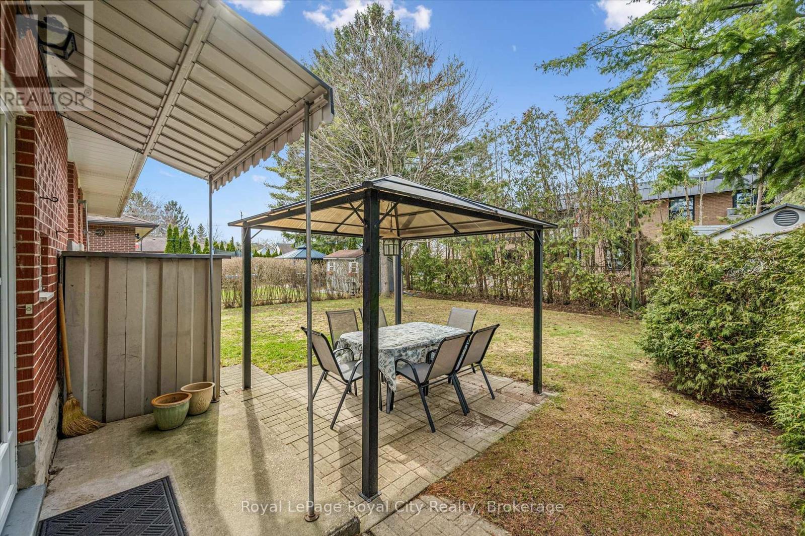 












10 PAUL AVENUE

,
Guelph (General Hospital),




Ontario
N1E1S2

