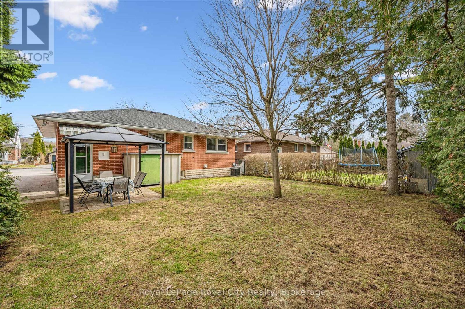 












10 PAUL AVENUE

,
Guelph (General Hospital),




Ontario
N1E1S2

