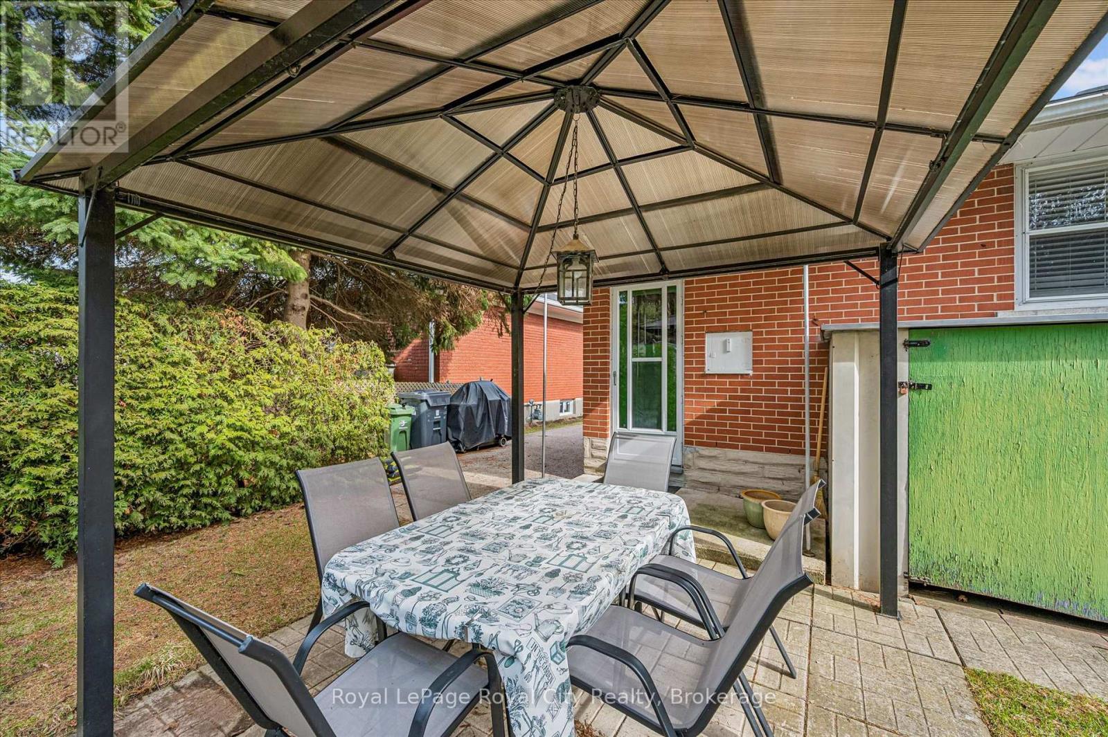 












10 PAUL AVENUE

,
Guelph (General Hospital),




Ontario
N1E1S2

