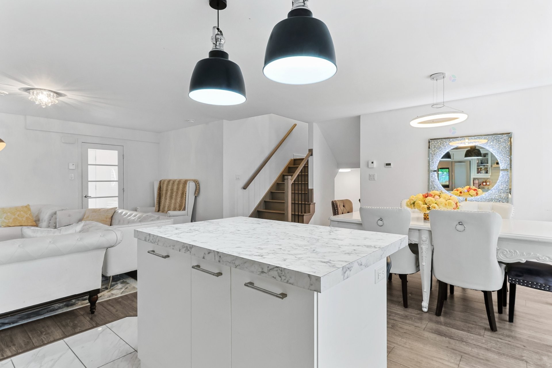 









73


Av. des Tilleuls

,
Salaberry-de-Valleyfield,




QC
J6T0P3


