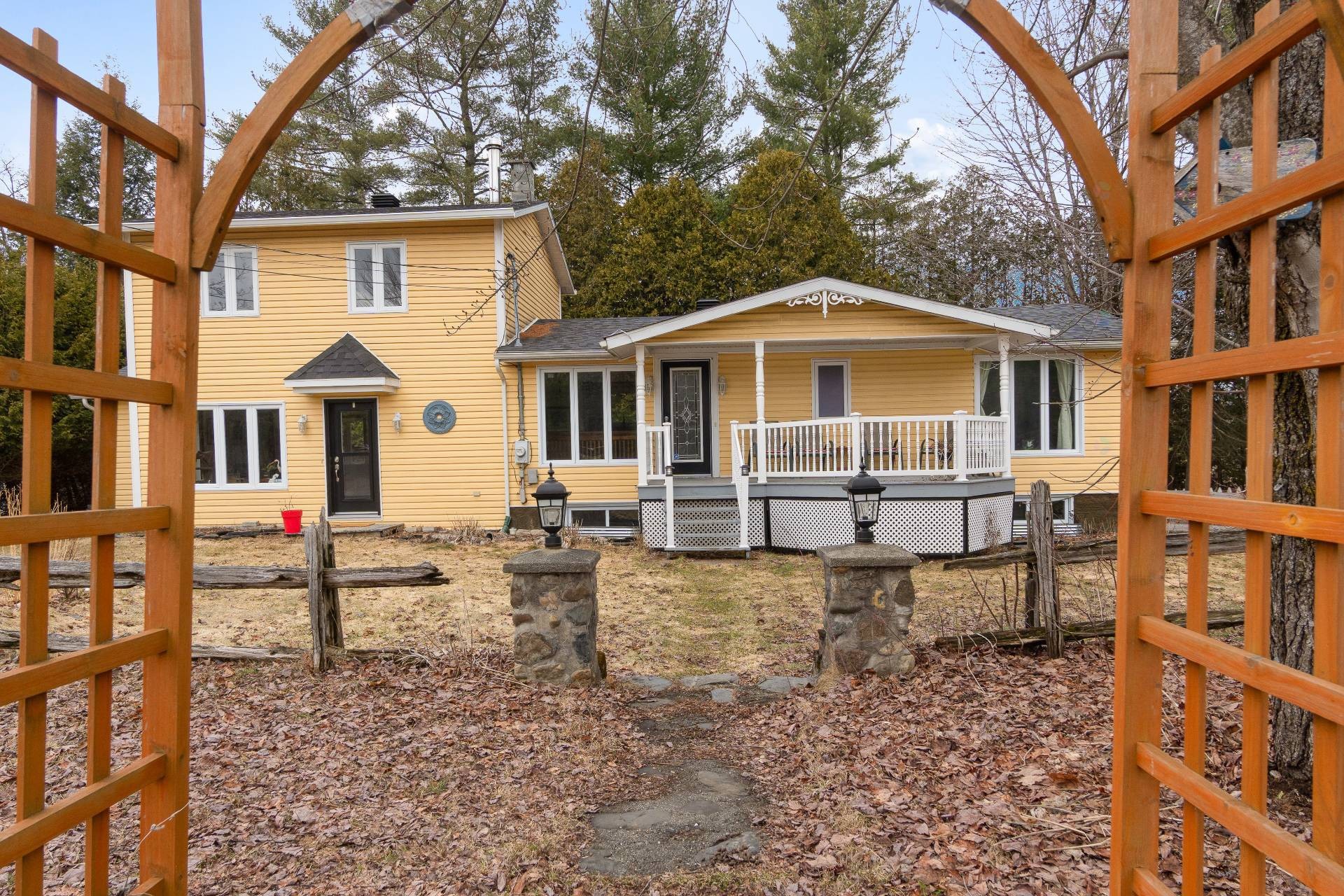 









483


Rue des Pins

,
Compton,




QC
J0B1L0

