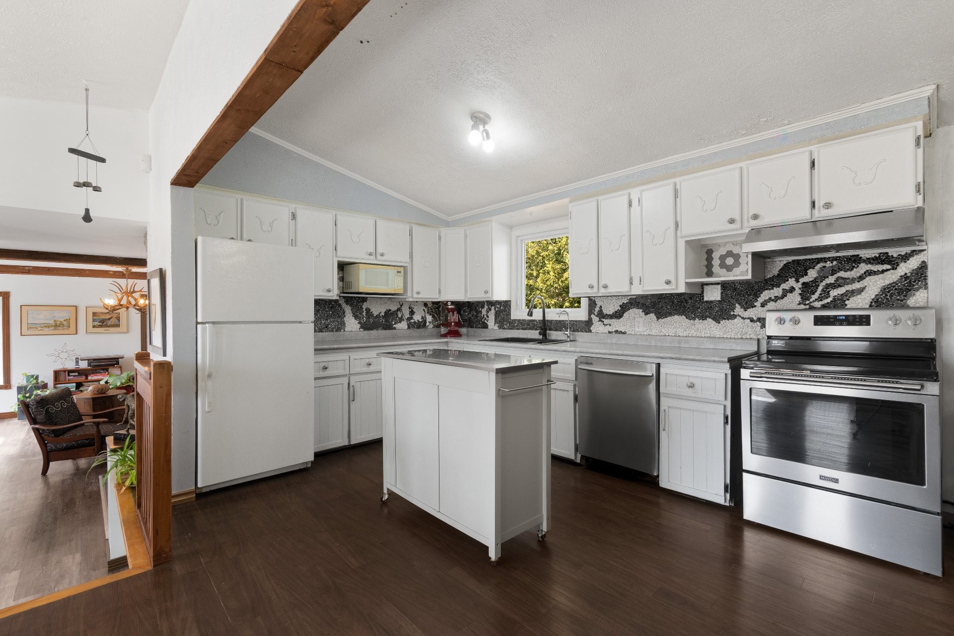 









483


Rue des Pins

,
Compton,




QC
J0B1L0

