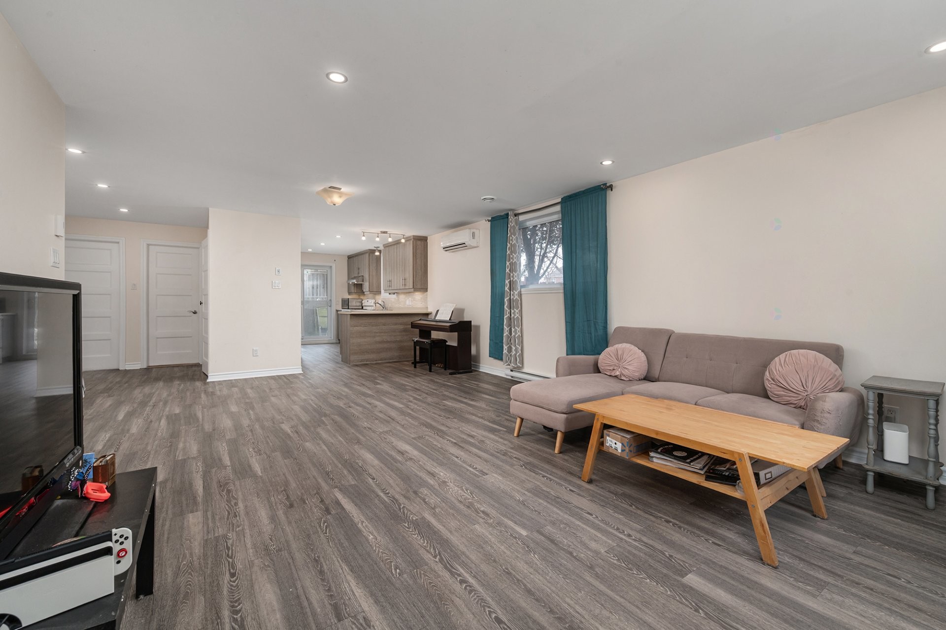 









172


Rue Rouville

,
Longueuil (Le Vieux-Longueuil),




QC
J4K2W2

