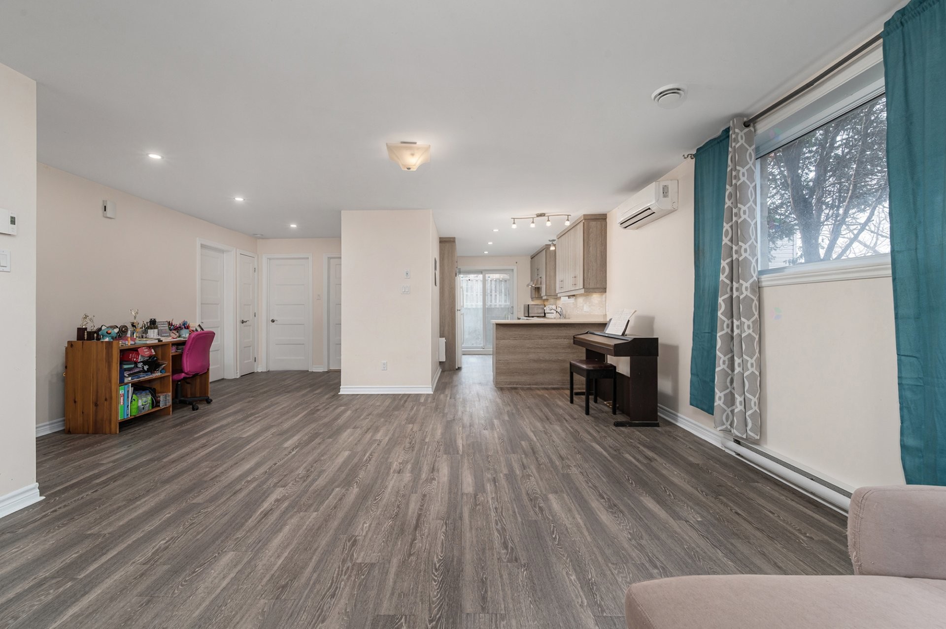 









172


Rue Rouville

,
Longueuil (Le Vieux-Longueuil),




QC
J4K2W2

