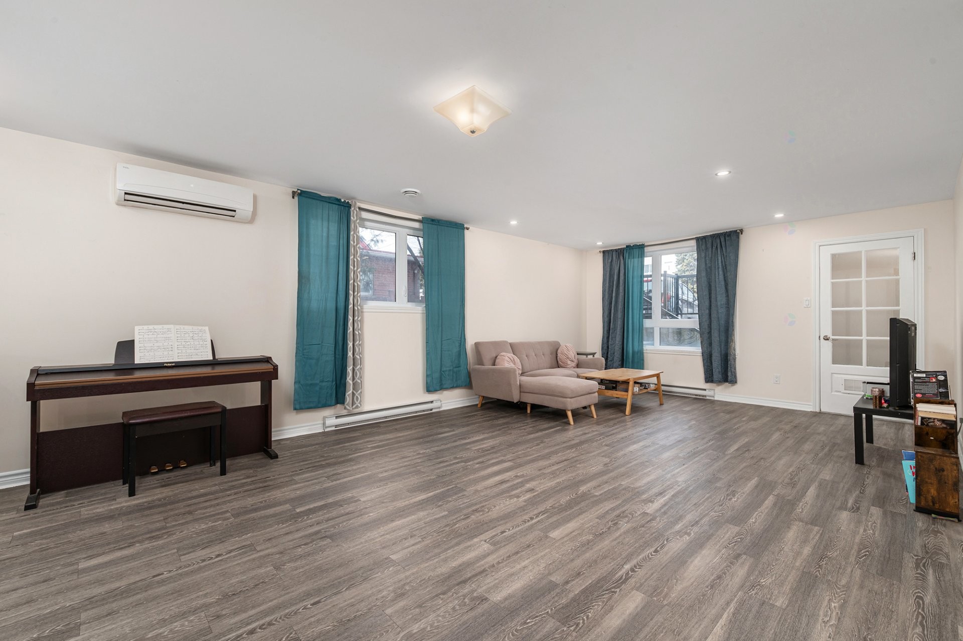 









172


Rue Rouville

,
Longueuil (Le Vieux-Longueuil),




QC
J4K2W2

