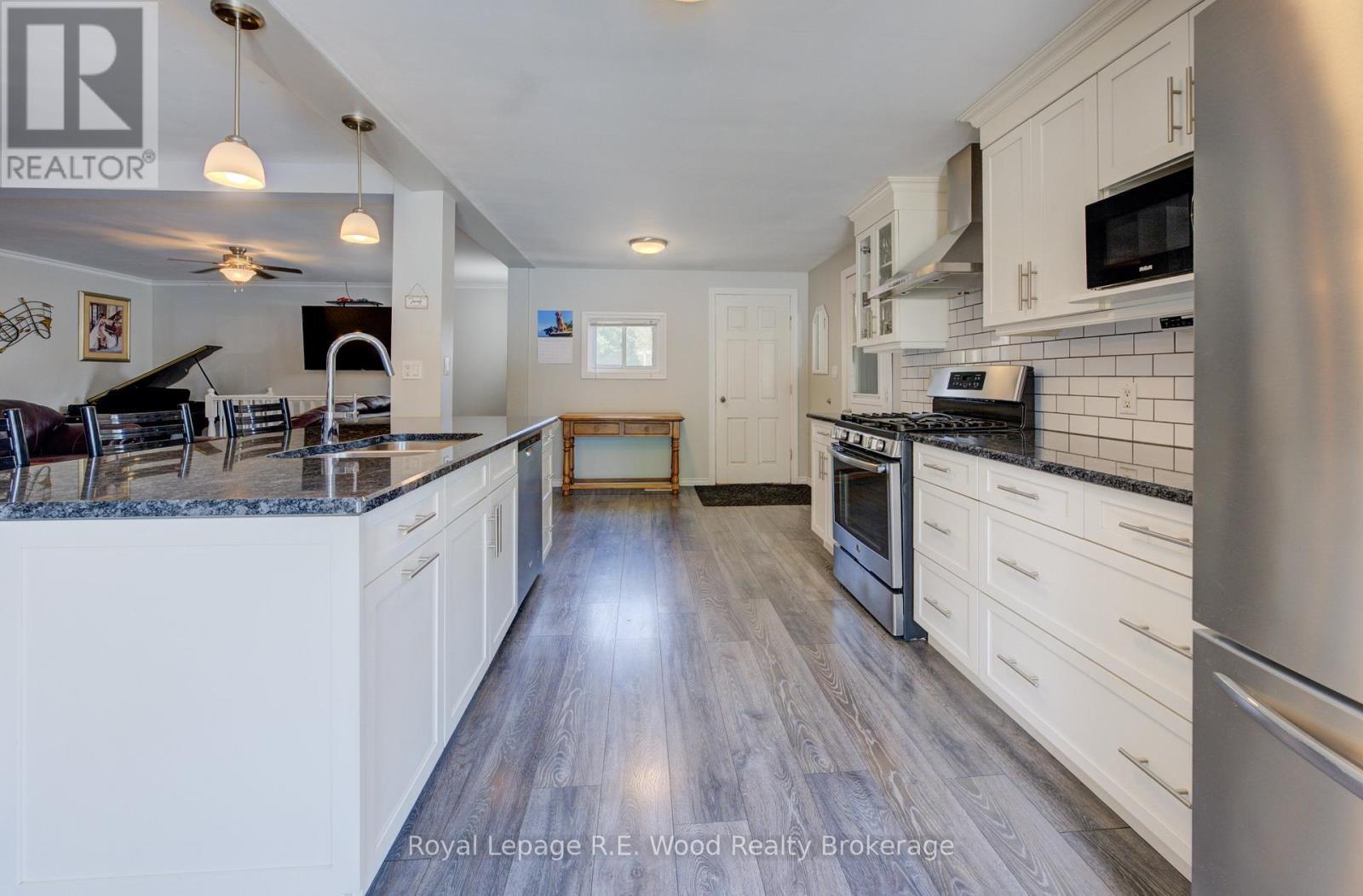 












4 WEST STREET N

,
Norwich (Springford),




Ontario
N0J1X0

