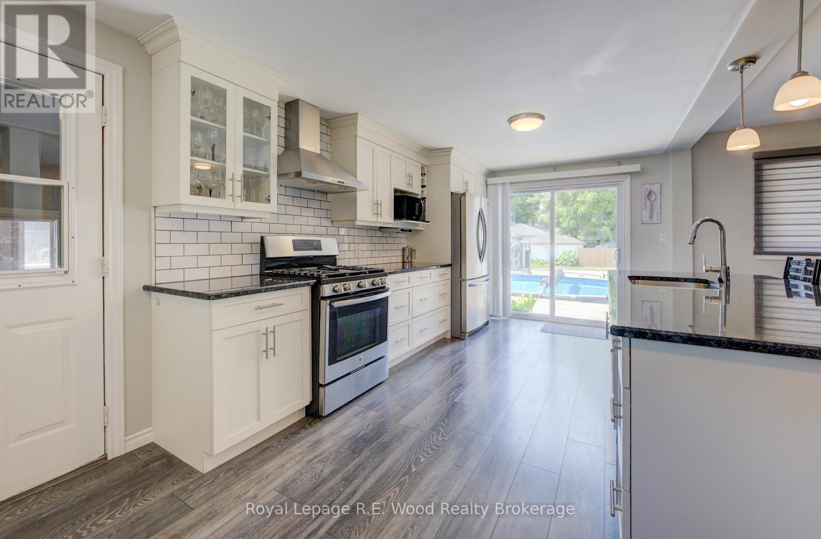 












4 WEST STREET N

,
Norwich (Springford),




Ontario
N0J1X0


