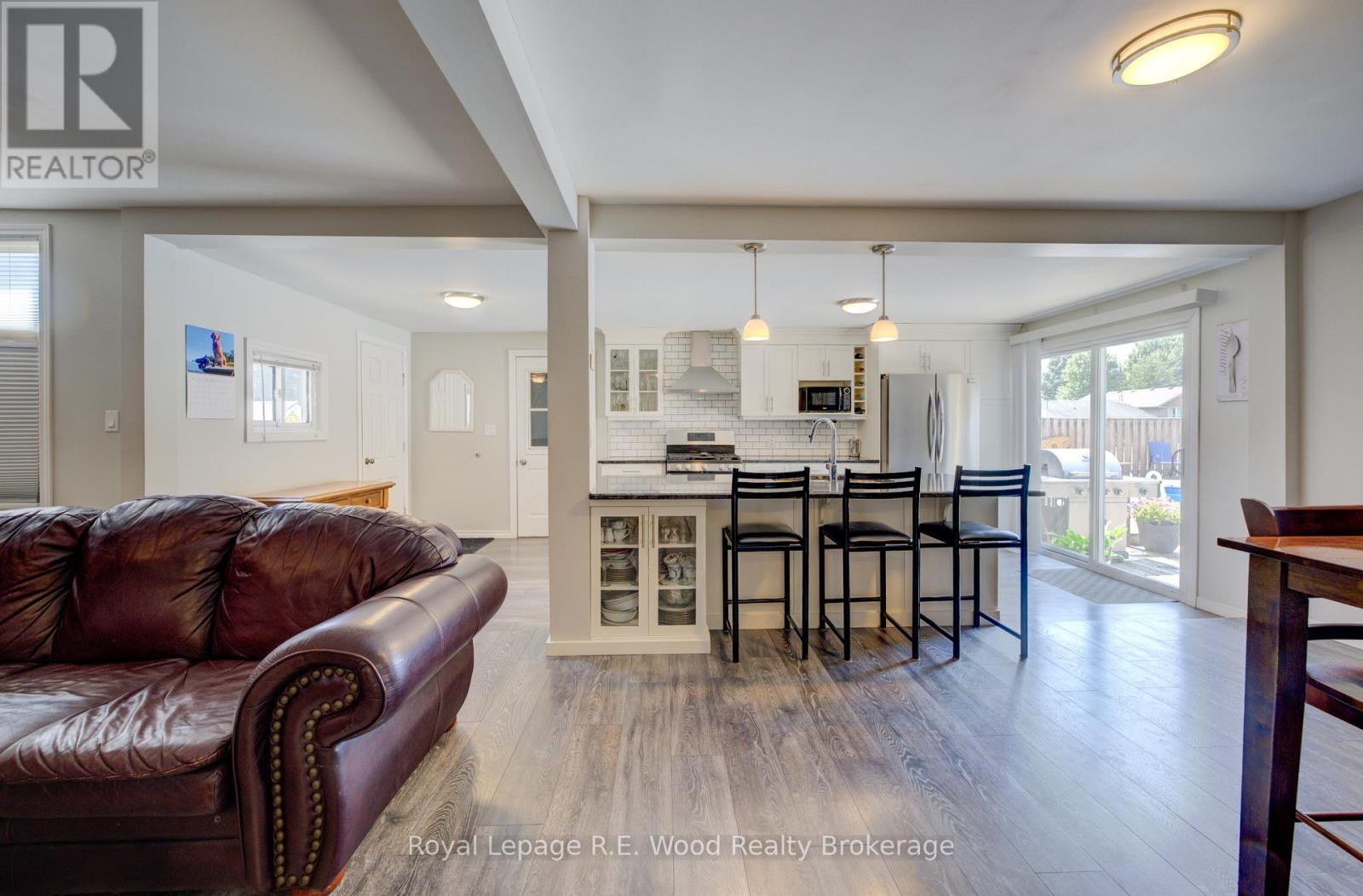












4 WEST STREET N

,
Norwich (Springford),




Ontario
N0J1X0

