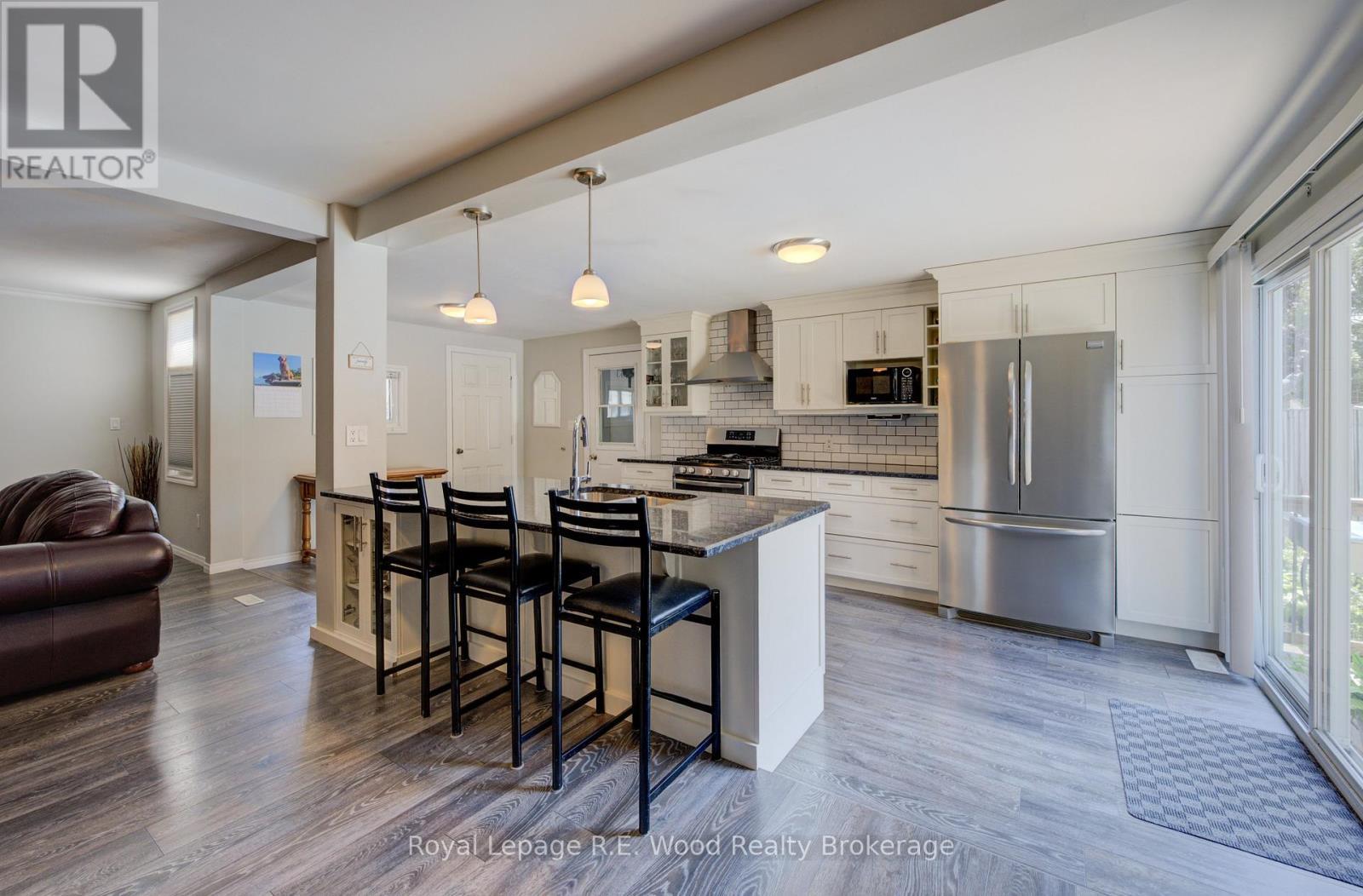 












4 WEST STREET N

,
Norwich (Springford),




Ontario
N0J1X0


