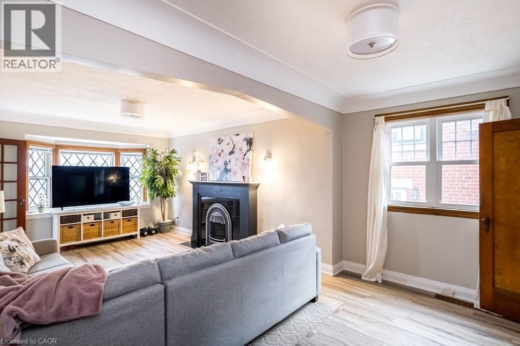 












143 HUXLEY Avenue S

,
Hamilton,




Ontario
L8K2P9

