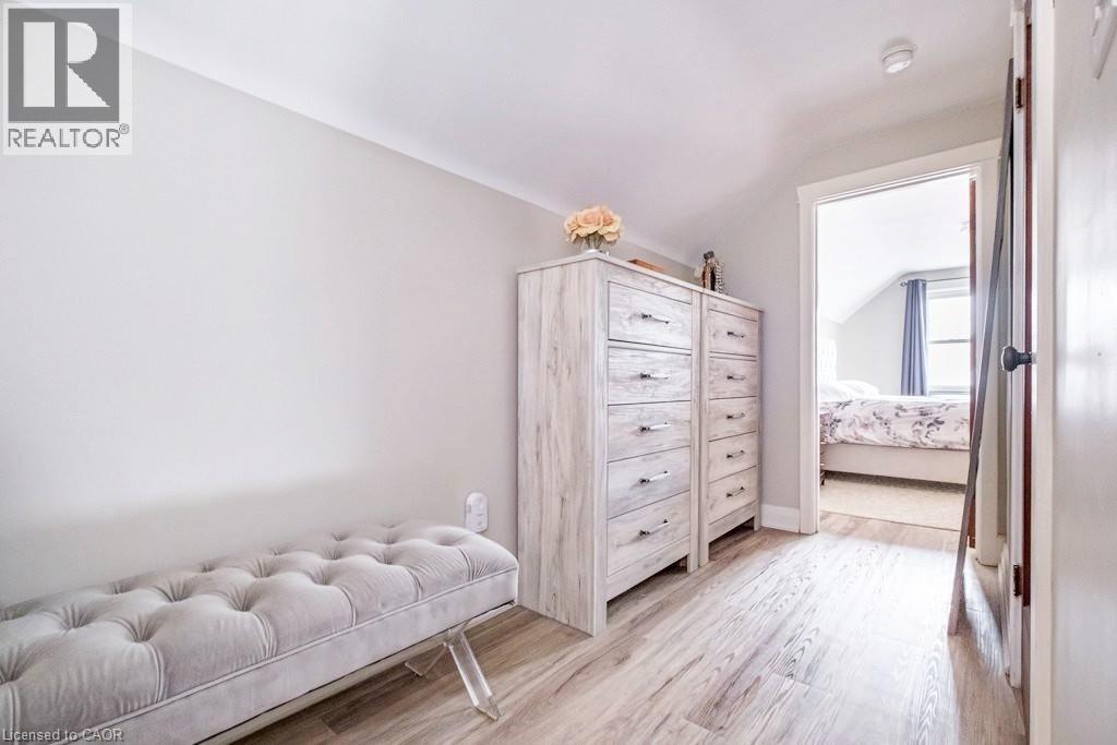 












143 HUXLEY Avenue S

,
Hamilton,




Ontario
L8K2P9

