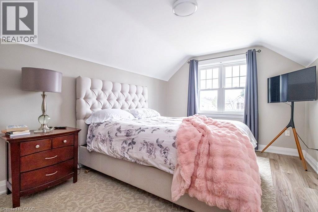 












143 HUXLEY Avenue S

,
Hamilton,




Ontario
L8K2P9

