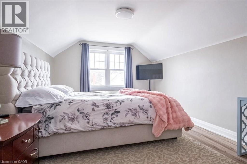 












143 HUXLEY Avenue S

,
Hamilton,




Ontario
L8K2P9

