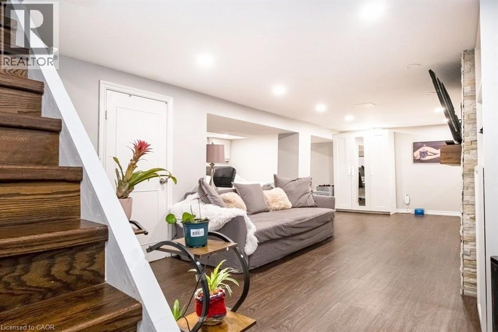 












143 HUXLEY Avenue S

,
Hamilton,




Ontario
L8K2P9

