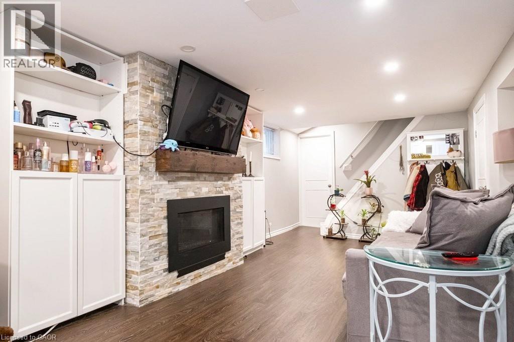 












143 HUXLEY Avenue S

,
Hamilton,




Ontario
L8K2P9

