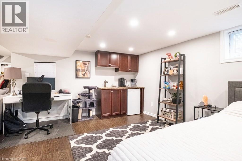 












143 HUXLEY Avenue S

,
Hamilton,




Ontario
L8K2P9

