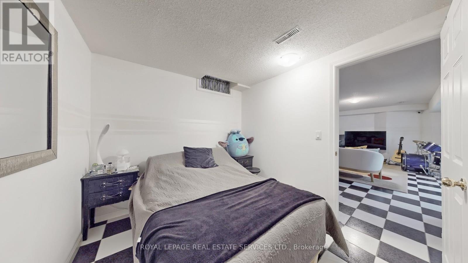 












47 HOOD CRESCENT

,
Brampton,




Ontario
L6Y4S7

