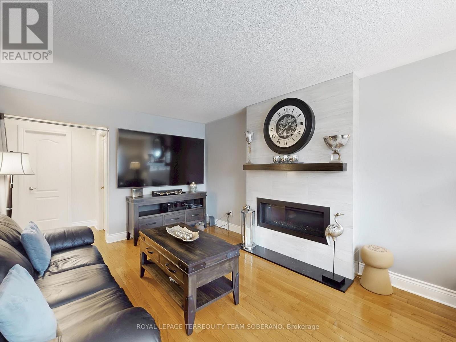 












1549 SAUGEEN DRIVE

,
Pickering,




Ontario
L1V5P9

