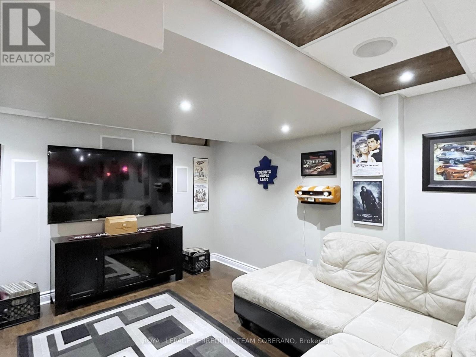 












1549 SAUGEEN DRIVE

,
Pickering,




Ontario
L1V5P9

