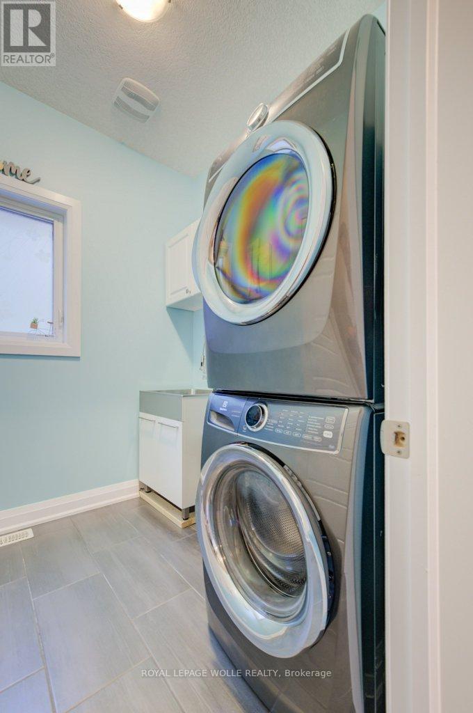 












43 GREYHAWK STREET

,
Kitchener,




Ontario
N2K0C7

