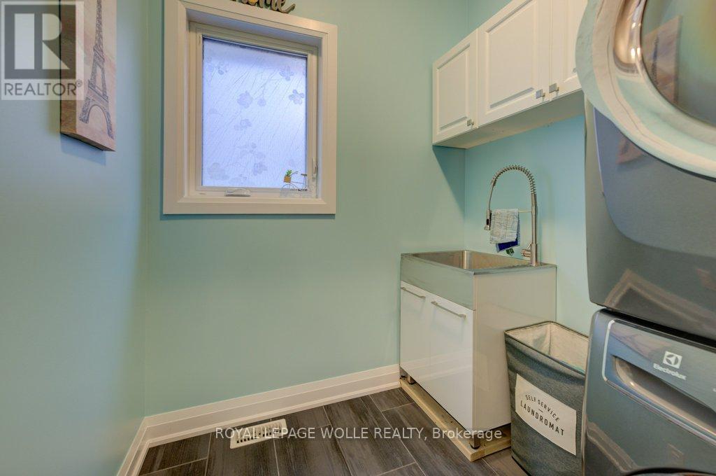 












43 GREYHAWK STREET

,
Kitchener,




Ontario
N2K0C7

