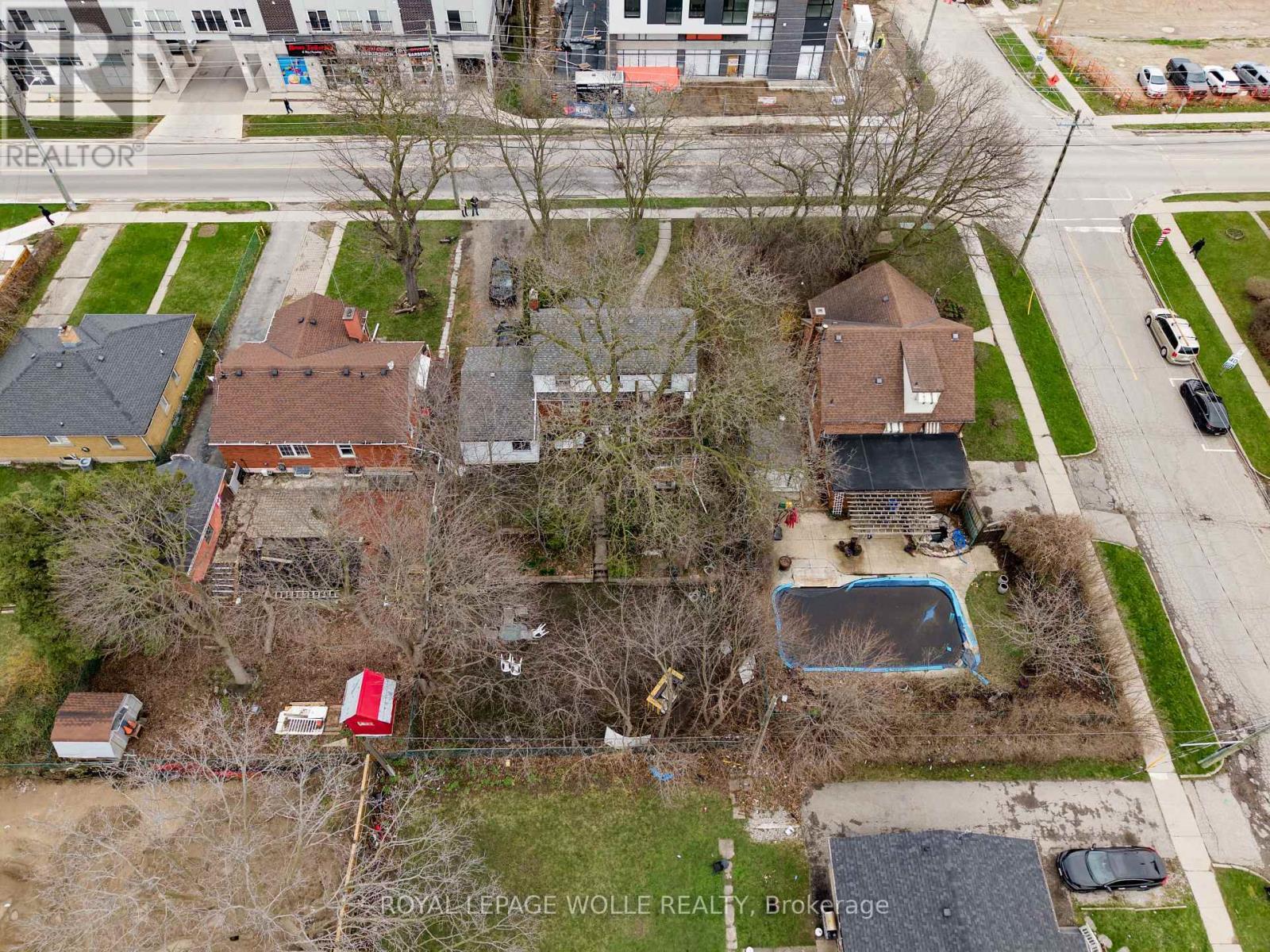 












289 ALBERT STREET

,
Waterloo,




Ontario
N2L3T9

