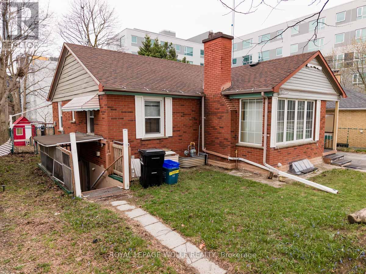 












291 ALBERT STREET

,
Waterloo,




Ontario
N2L3T9

