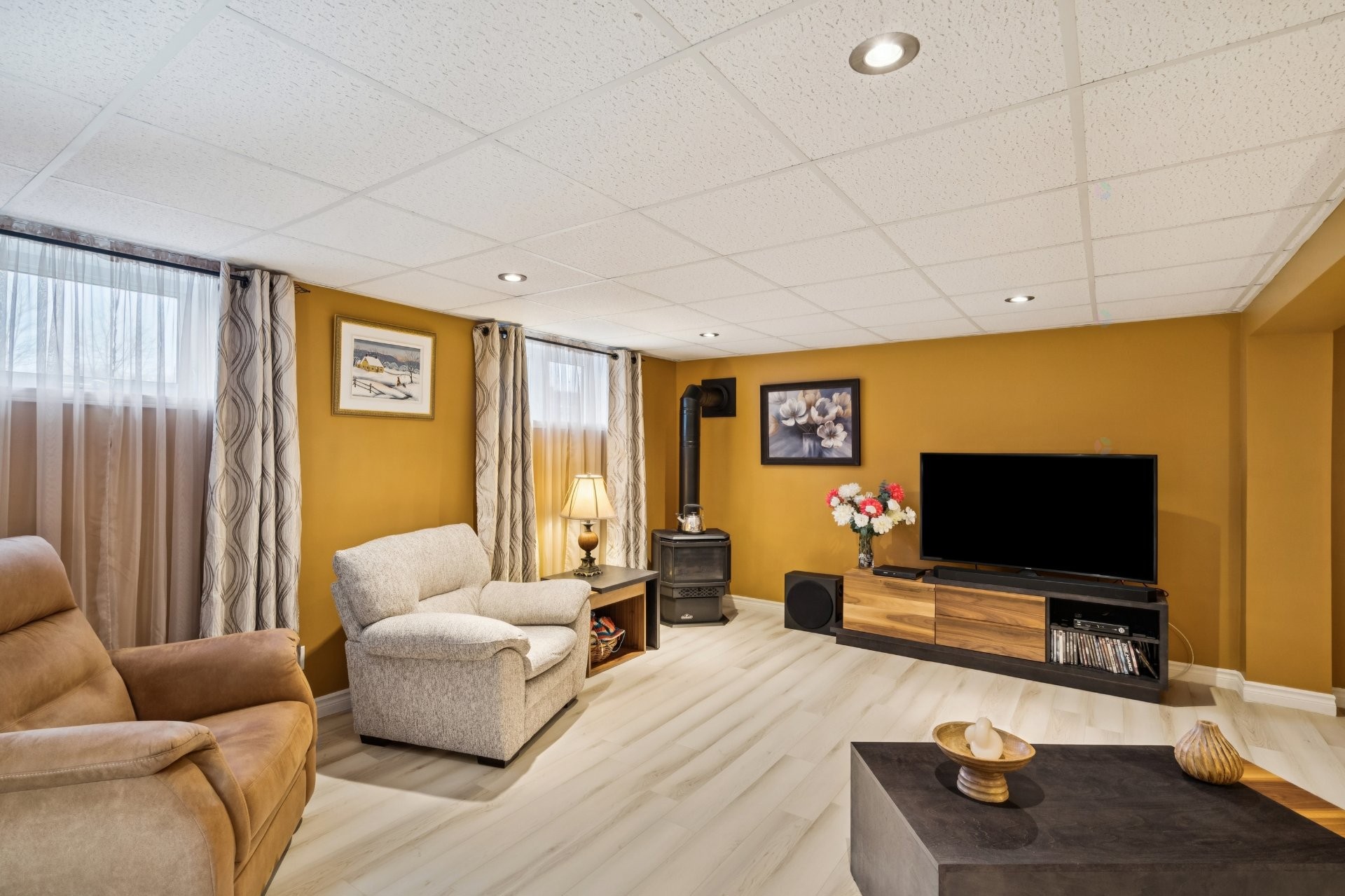 









549


Rue Lionel-Groulx

,
Salaberry-de-Valleyfield,




QC
J6T4H5

